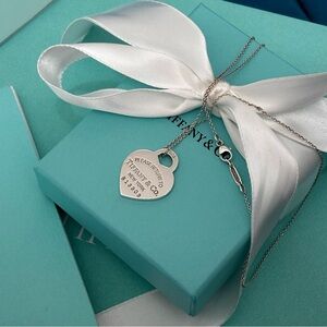 Authentic Tiffany & Co Medium Heart Tag Pendant Necklace